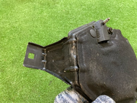 BMW / 7-Series / Кронштейн АКБ