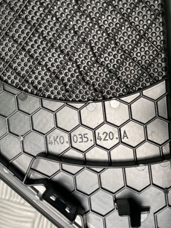 Audi / A6 / Накладка динамика