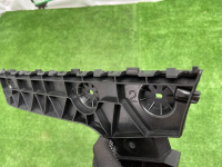 Audi / A6 / Направляющая бампера