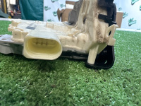 Volkswagen / Touareg / Замок двери