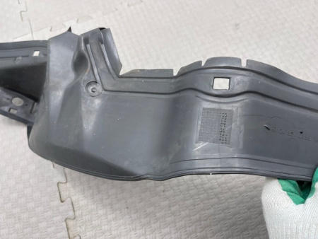 Mercedes-Benz / 300E / Подкрылок