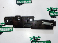 Audi / A6 / Замок багажника