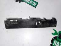 Audi / A6 / Крепление порога