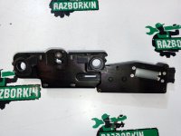 Audi / A6 / Замок багажника