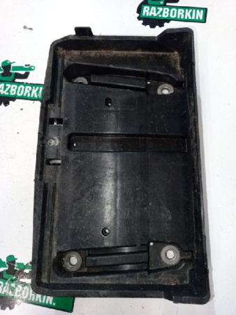 Mercedes-Benz / GLC 250d 4-matic / Площадка АКБ