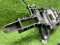 Chevrolet / Tahoe / Кронштейн ручки двери