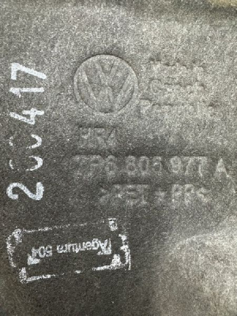 Volkswagen / Touareg / Подкрылок
