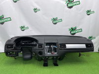 Volkswagen / Touareg / Торпедо