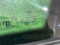 Audi / A4 / Стекло заднего крыла