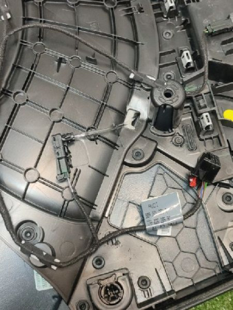 Audi / Q5 / Обшивка двери
