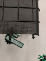 Audi / Q3 / Корпус АКБ