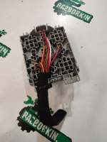 Volkswagen / Touareg / Кронштейн блока управления