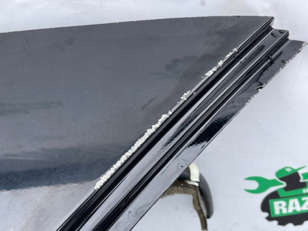 Mercedes-Benz / 300E / Крыло