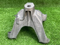 Audi / A6 / Опора двигателя