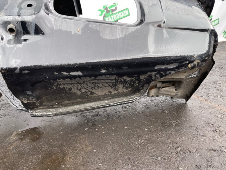 Mercedes-Benz / 300E / Крыло