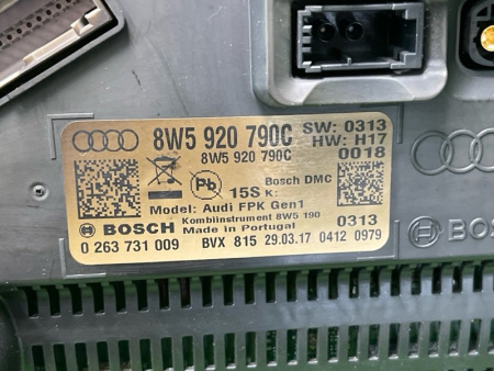 Audi / S5 / Панель приборов