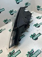 Volkswagen / Touareg / Фара