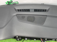 Audi / Q8 / Торпедо