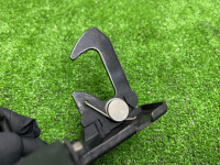 Audi / Q7 / Крюк замка капота