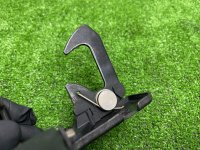 Audi / Q7 / Крюк замка капота