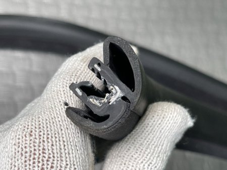 BMW / M6 / Уплотнитель двери