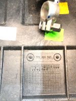 Volkswagen / Touareg / Короб аккумулятора