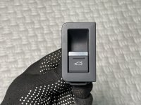 Audi / A6 / Кнопка открытия багажника