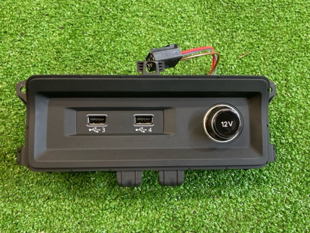Audi / A6 / USB Разъем