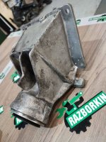 BMW / X3 / Кронштейн полуоси