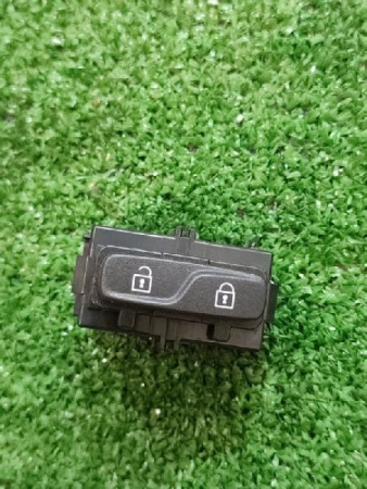 Volvo / XC60 / Кнопка центрального замка