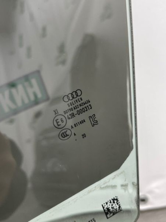 Audi / SQ8 / Стекло двери