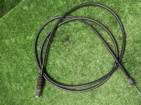 Mercedes-Benz / 300E / Замок капота