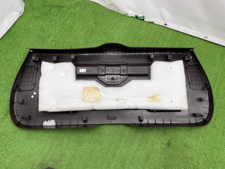Volkswagen / Touareg / Обшивка крышки багажника