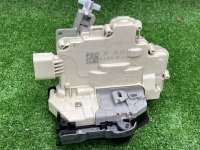 Volkswagen / Touareg / Замок двери