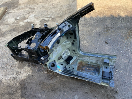 Volkswagen / Touareg / Лонжерон