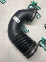 Audi / Q7 / Патрубок воздушного фильтра