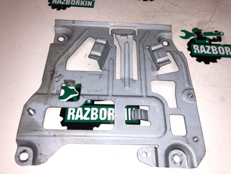 Mercedes-Benz / GLC 250d 4-matic / Кронштейн