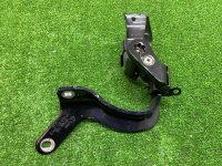 Audi / Q7 / Петля крышки багажника