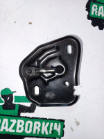 Audi / A6 / Петля замка капота