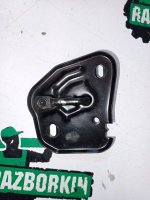 Audi / A6 / Петля замка капота