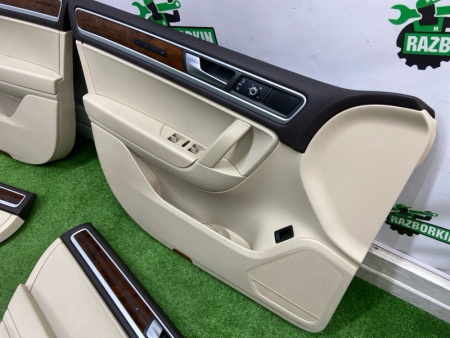 Volkswagen / Touareg / Комплект обшивок двери