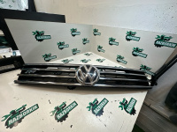 Volkswagen / Touareg / Решетка радиатора