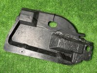 Mercedes-Benz / 190e / Подкапотный пластик