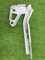 Audi / Q7 / Петля капота