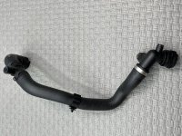 Audi / A4 / Патрубок радиатора