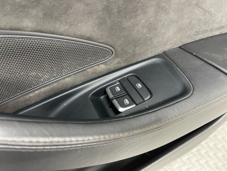 Audi / A8 / Обшивка двери