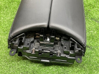 Mercedes-Benz / G 63 AMG / Подлокотник