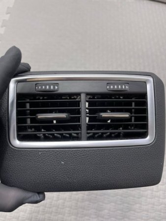 Audi / Q7 / Воздуховод