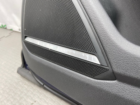 Audi / A6 / Дверь боковая