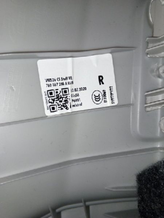 Volkswagen / Touareg / Накладка стойки
